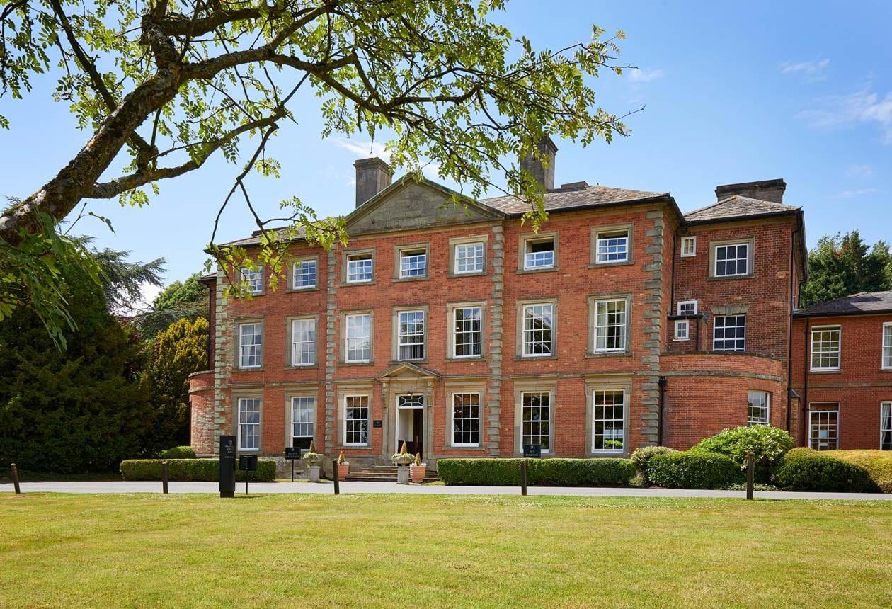 Hall Hotel 4*